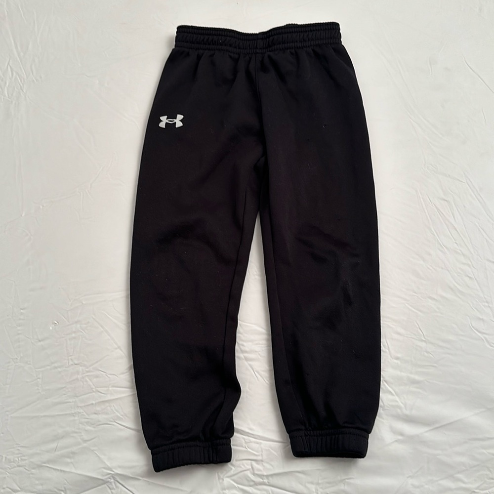 Under Armour black logo joggers 4T
